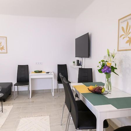 Zentrea Apartman Еґер Екстер'єр фото